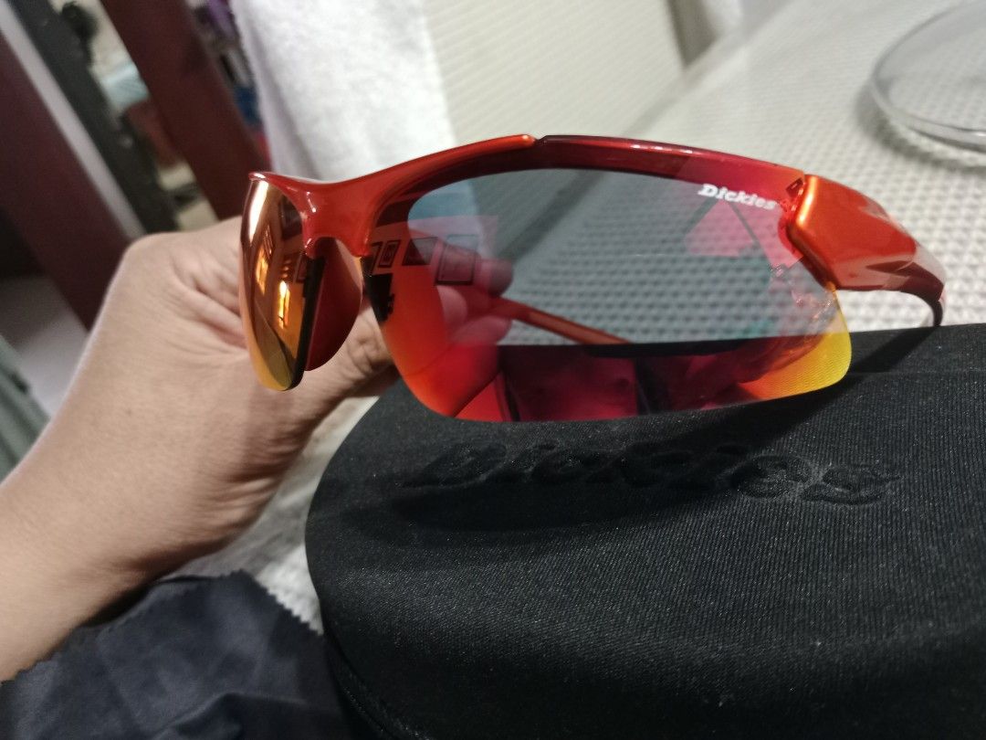 Dickies Red Sport Sunglasses with Case (Category: Sunglasses & Eyewear) located in Floridablanca. Submitted by davidpault15196 (Listing ID 1460171247, Image 3). Description: - Brand: Dickies - Color: Bright Red Frame - Lenses: Mirrored with gradient effect, slight tint - Features: Ideal for outdoor activities and sports - Includes: Black protective case.