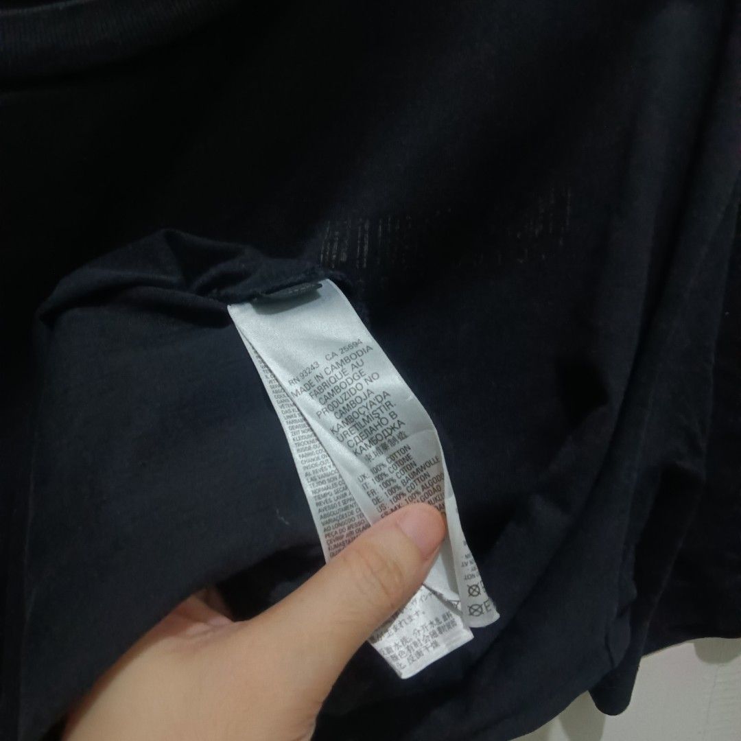 DIESEL Just Slits X84 Shirt (Category: Tshirts & Polo Shirts ) located in Quezon City. Submitted by jaychingsss (Listing ID 1460204397, Image 3). Description: Diesel Just Slits X84 Shirt - 80 23x27 Complete Tags Color Rate: 9/10 NEED WASH.