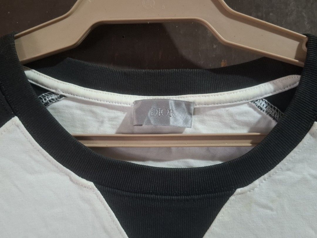 Dior Embroid tee (Category: Tshirts & Polo Shirts ) located in Laoag. Submitted by _kenlucky (Listing ID 1460108693, Image 3). Description: Gusot lang fresh fr Bale 9/5 Color rate dimes 28x22.