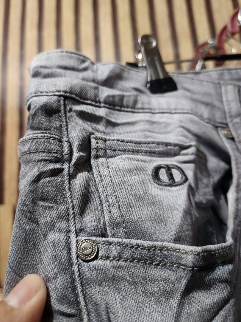 Dior Jeans Acid Wash (Category: Luxury Apparel) located in Cebu City. Submitted by iamnegotiable (Listing ID 1460222534, Image 3). Description: Dior Jeans Dior Men's gray wash jeans Slim fit jeans ykk complete tags Dimes measured on flat surface Waistline 32-33 Length 40 Leg opening 6-6.5 inch issue may white spot bleach available price negotiable.