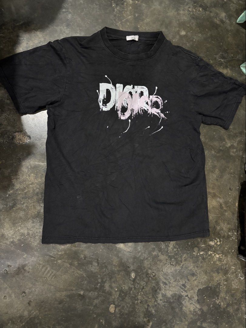 Dior T-shirt (Category: Tshirts & Polo Shirts ) located in Manila. Submitted by jedreidolf86731 (Listing ID 1460153095, Image 1). Description: Dior and Chevignon legend Label Take all 450 L size .