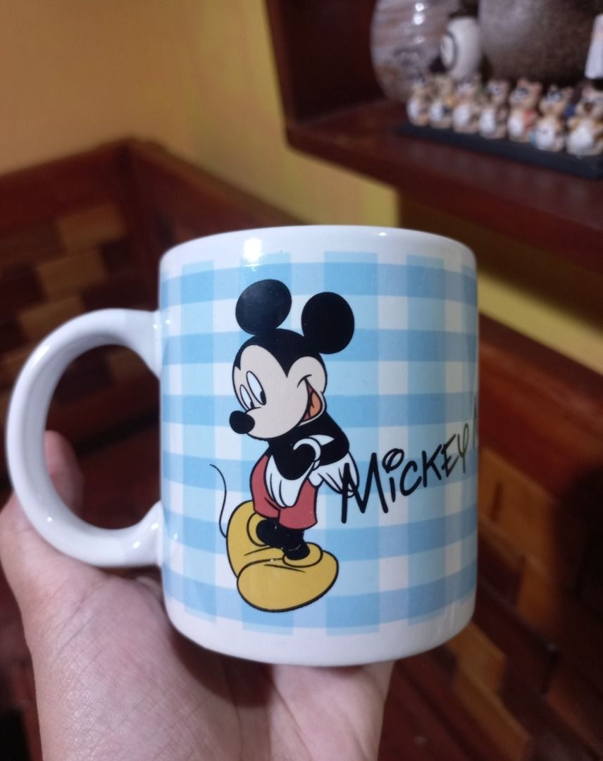 Disney Mickey Mouse Peeking Ceramic Mug (Category: Coffee & Tea Tableware) located in Pugo. Submitted by mhylee_fang1989 (Listing ID 1460216828, Image 1). Description: .