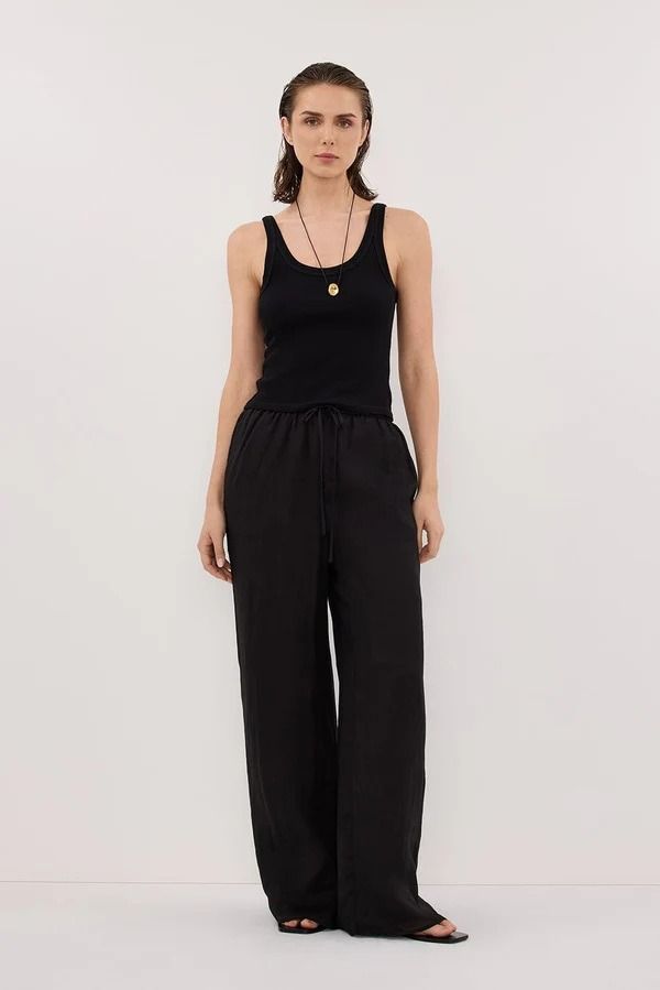 Dissh Ginny Black Ramie Pant (Category: Other Bottoms) located in Pasig City. Submitted by cp_sells (Listing ID 1460173546, Image 1). Description: Size: S Color: Black Condition: Like new RFS: Decluttering.