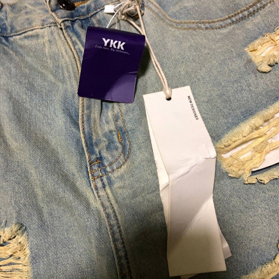 Distressed Style Short (Category: Shorts) located in Camiling. Submitted by thriftscape2024 (Listing ID 1460194180, Image 3). Description: Excellent Condition Color rate: 9/10 Issue: ❌❌❌ W: 32 L: 23 Thigh: 14 leg Opening: 12.