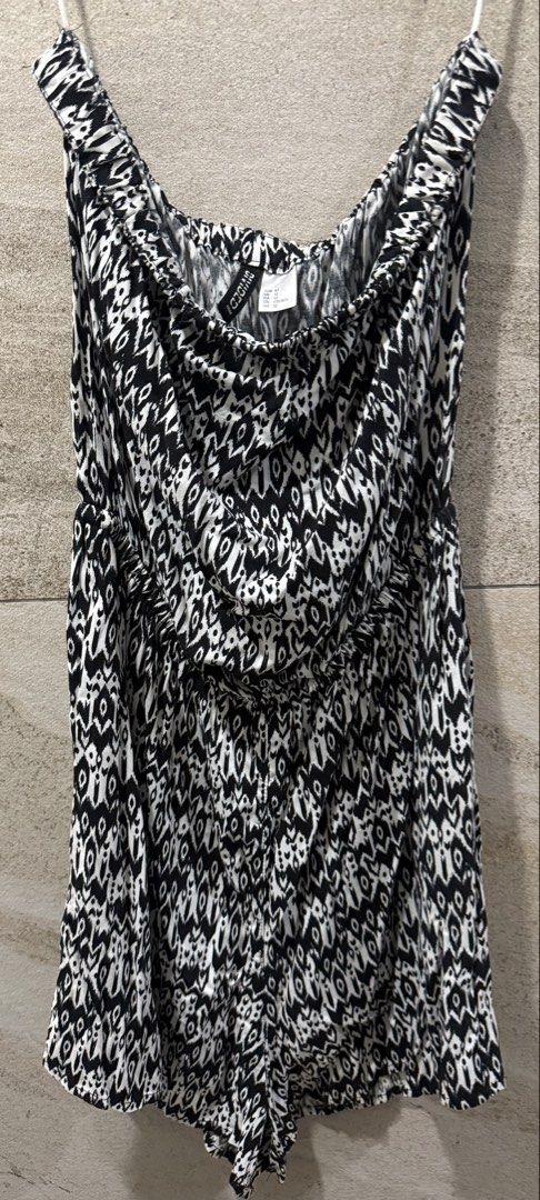 Divided H&M Black and White Patterned Strapless Romper (Category: Rompers) located in Quezon City. Submitted by michellescloset_ph (Listing ID 1460064316, Image 2). Description: Michelles Closet Sale - Up to 70% OFF Brand: Divided by H&M Size: US 12 (Large/XL) Condition: Brand New Product Description: - Divided by H&M black and white patterned romper - Strapless design - Gathered waist for a flattering fit - Lightweight and flowy fabric - Ideal f