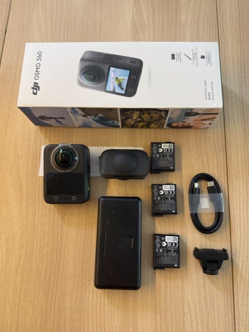 DJI OSMO 360 Action Camera Combo with Accessories （分類：攝錄機）位於 Hong Kong。 由 gauchan75 提交（商品編號 1460271375，圖片 1）。簡介： DJI OSMO 360 Sports Camera, Combo version, very new and rarely used, previously bought two years care, with one year warranty, four replacements, accessories as pictured. Selling a DJI Osmo 360 camera. Includes the camera, charging case, three batteries, and a USB-C cable. Also comes with a mounting adapter. Great for capturing immersi