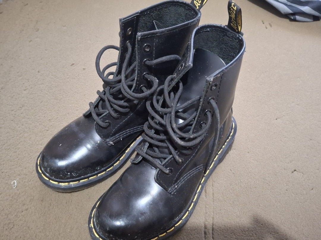 Doc Martens 1460 (Category: Boots) located in Davao. Submitted by vintageklasiks (Listing ID 1460214779, Image 1). Description: Only Worn Twice.