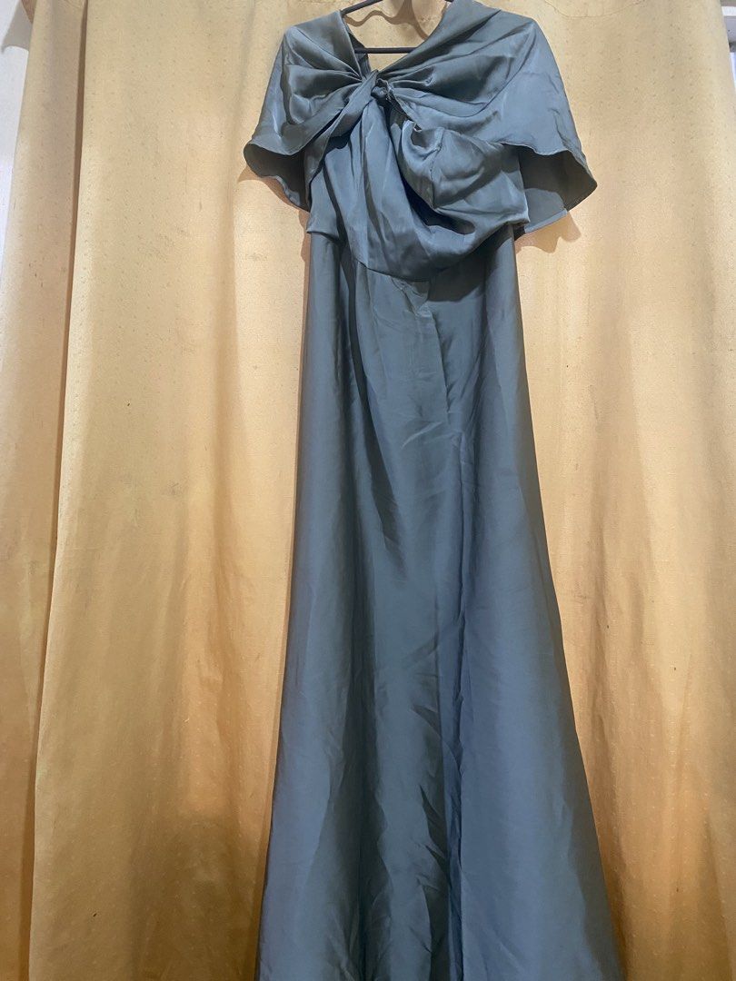DRESS (Category: Evening dresses & gowns) located in Silang. Submitted by sofifinds (Listing ID 1460202083, Image 3). Description: Bridesmaid Dress (Medium) Sage Green Bust : 35.4 inches Waist: 28.7 inches Hip size: 45.5 inches Length : 55 inches.