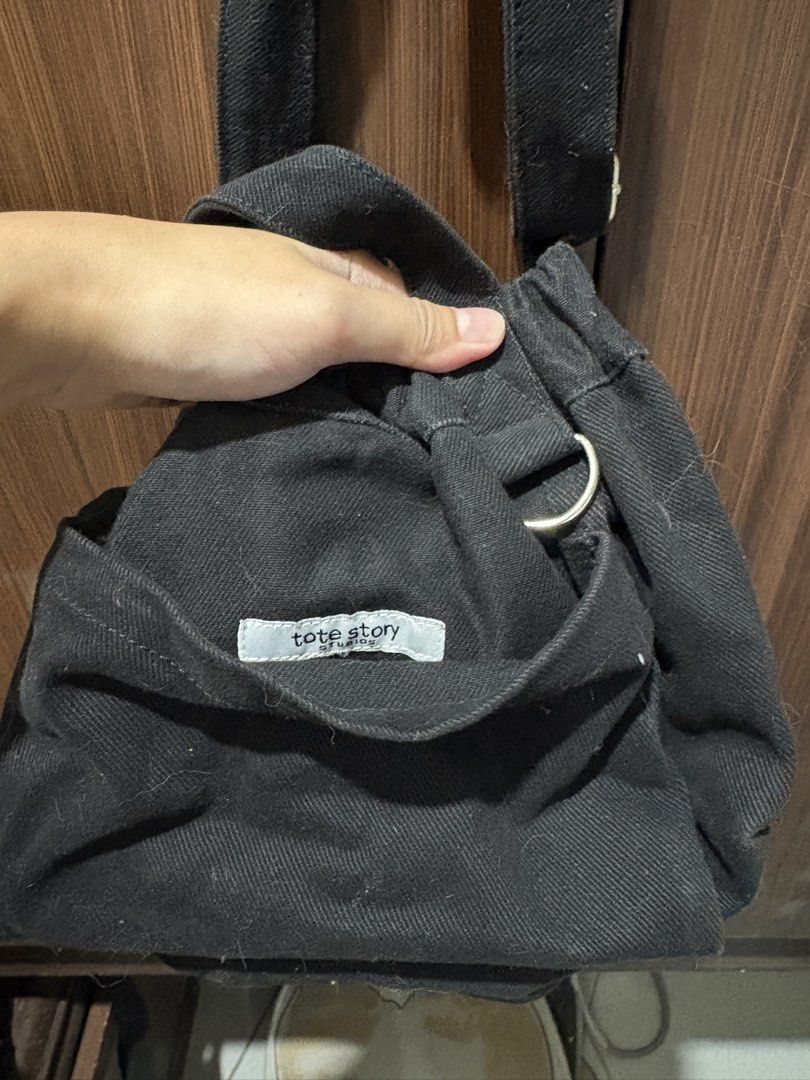 Dumpling bag (Category: Cross-body Bags) located in Manila. Submitted by mundanethings (Listing ID 1460248318, Image 2). Description: Dumpling sling bag from Tote Story Mini size Black Adjustable strap Just needs cleaning Rfs: Decluttering.