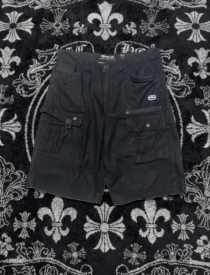 Ecko Unltd. Black Cargo Shorts (Category: Shorts) located in Bacolod City. Submitted by claiiyy (Listing ID 1460244965, Image 1). Description: - Brand: Ecko Unltd. - Color: Black - Style: Cargo Shorts - Features: Multiple pockets with button and zip closures - Ideal for: Classic streetwear and casual wear.