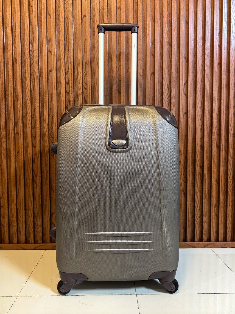 Eddas Japan Luggage (Category: Luggage) located in Manila. Submitted by uno001 (Listing ID 1460114086, Image 1). Description: Brand: Eddas ✅ Premium Look with leather Touch ✅ Large Check luggage ✅ H25.5" xW16" x D10.5 Inches ✅ 360° Wheels All smooth ✅ Padlockable Zipper ⬆️ Issue with fabric run inside as seen in picture..