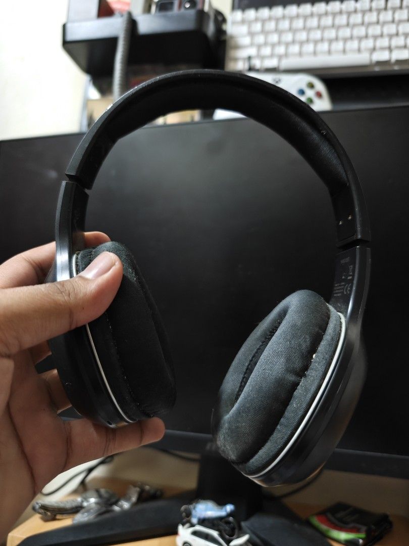 Edifier Wireless w800bt (Category: Headphones & Headsets) located in Shah Alam. Submitted by laceup_my (Listing ID 1460239607, Image 1). Description: Edifier w800bt first gen miro usb Rm30 condition selling as it is its alive but dont know about the battery cond no box cod shah alam.