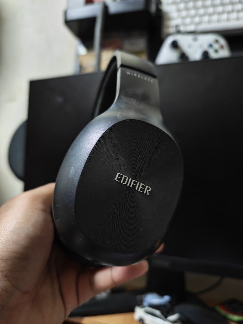 Edifier Wireless w800bt (Category: Headphones & Headsets) located in Shah Alam. Submitted by laceup_my (Listing ID 1460239607, Image 2). Description: Edifier w800bt first gen miro usb Rm30 condition selling as it is its alive but dont know about the battery cond no box cod shah alam.