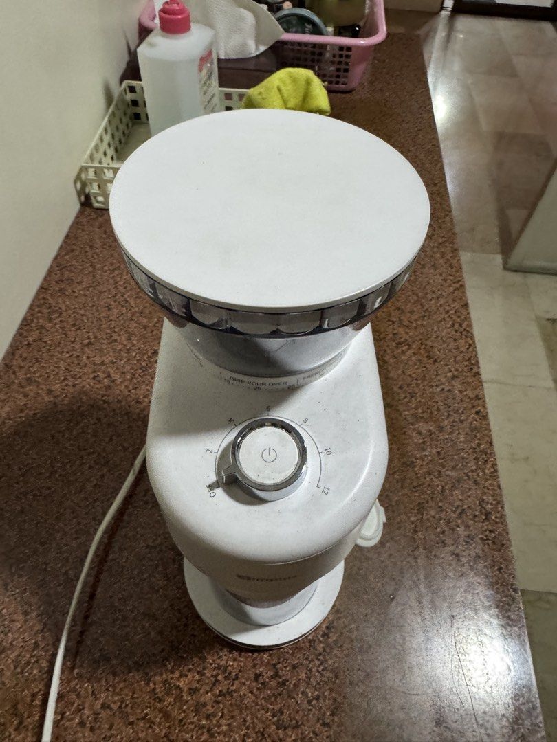 Electric Coffee Grinder Mill (Category: Coffee Machines & Makers) located in Manila. Submitted by rnc.shop (Listing ID 1460250868, Image 3). Description: Simplus Electric Coffee Grinder/ Mill Manila pickup location Grinding mechanism: Burr Adjustable Speed 35 Grinding Settings Customizable Cup Quantity Select from 1 to 12 cups to get exact quantity you need 250g Large-Capacity Bean Hopper.