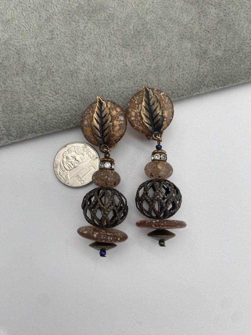 Elite Japan elegant boho statement dangling clip on earrings (Category: Earrings) located in Quezon City. Submitted by vintagebymatilde (Listing ID 1460106724, Image 3). Description: ⚜️Vintage Elite 80’s boho speckled lucite dangle earrings. 3” drop length. Sourced from Tokyo. DISCLAIMER All items posted are previously owned. They are all categorized as vintage, antique or preloved pieces hence lower your expectations as they are not altogether f