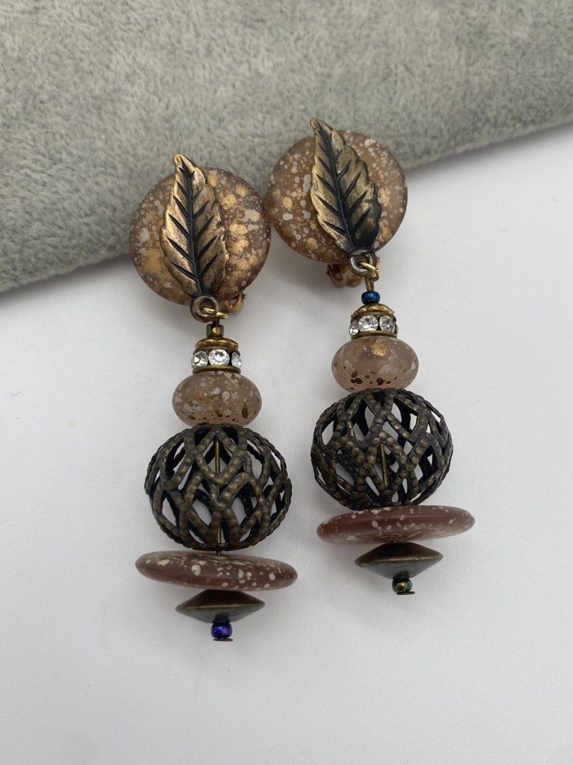 Elite Japan elegant boho statement dangling clip on earrings (Category: Earrings) located in Quezon City. Submitted by vintagebymatilde (Listing ID 1460106724, Image 1). Description: ⚜️Vintage Elite 80’s boho speckled lucite dangle earrings. 3” drop length. Sourced from Tokyo. DISCLAIMER All items posted are previously owned. They are all categorized as vintage, antique or preloved pieces hence lower your expectations as they are not altogether f