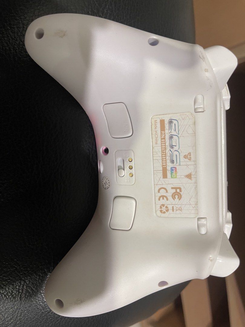 EOS PRO CONTROLLER (Category: Controllers) located in Cyberjaya. Submitted by ashyyy98 (Listing ID 1460276529, Image 2). Description: - Limited Edition: White and Gold colorway - Custom light-up buttons for a unique look - Unique patterned shell design - Excellent working condition .
