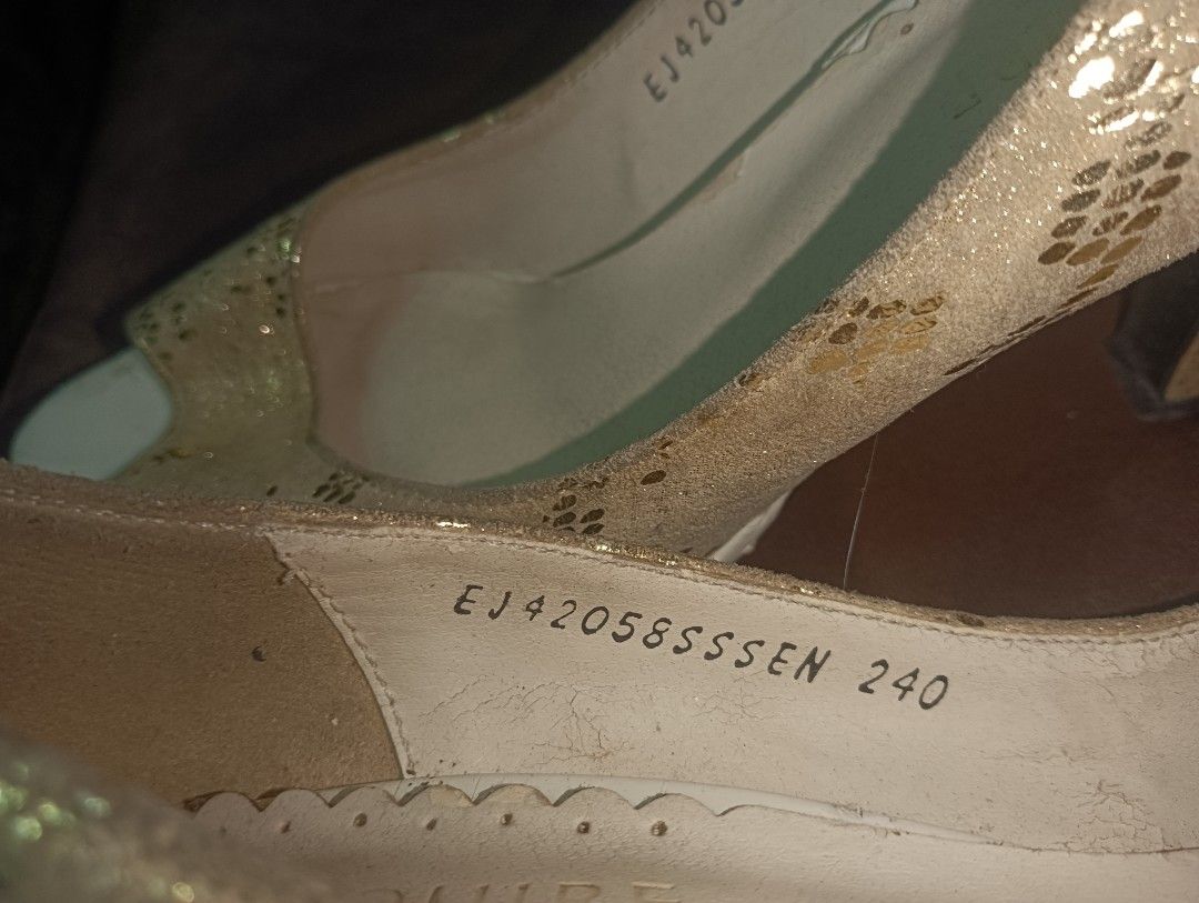 Esquire Shoe 👠 (Category: Heels) located in Marikina City. Submitted by izzy_00 (Listing ID 1460297874, Image 2). Description: gold / beige in color size 7 can fit in with issues (peel off) see pic for details canvas.