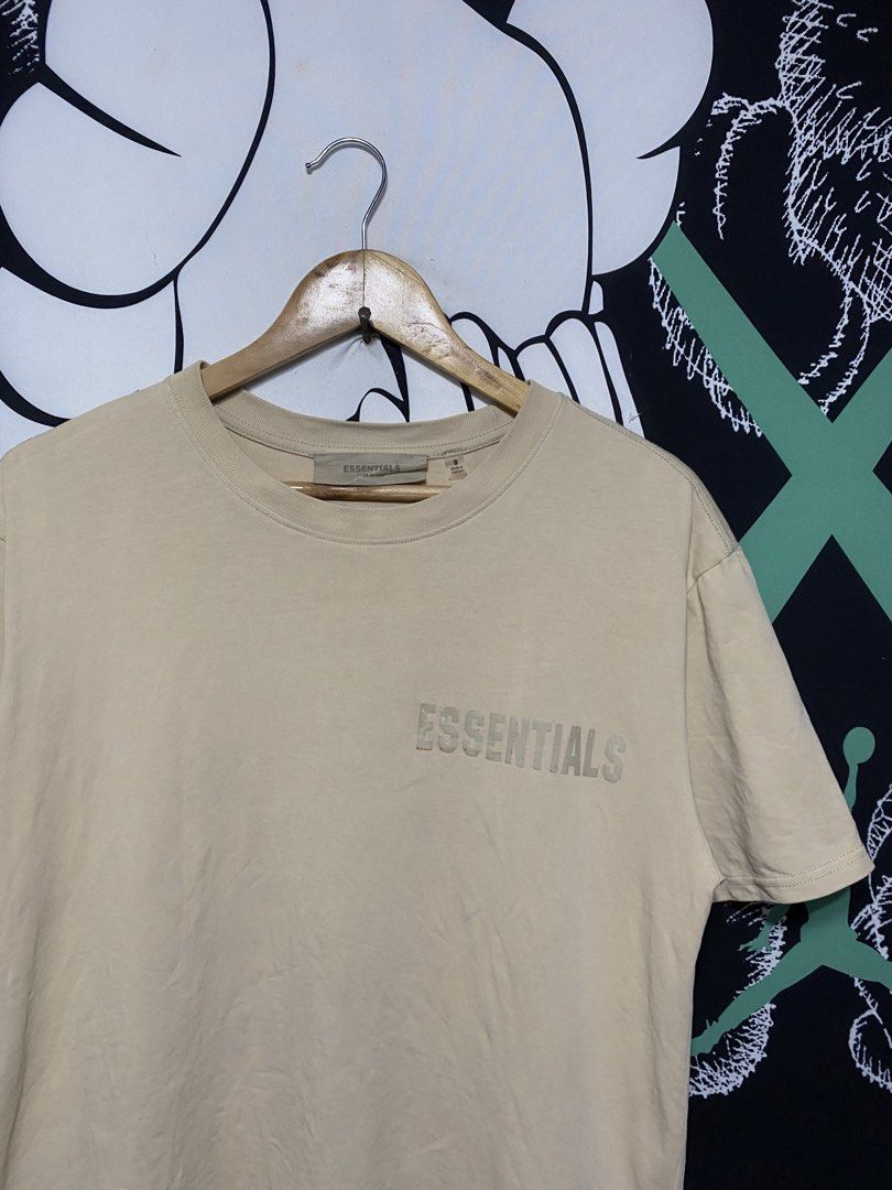 essentials (Category: Tshirts & Polo Shirts ) located in Tabaco. Submitted by goodyshit.9 (Listing ID 1460186389, Image 3). Description: excellent condition✅ COLOR RATE 9.8/10 22/25 no issue.