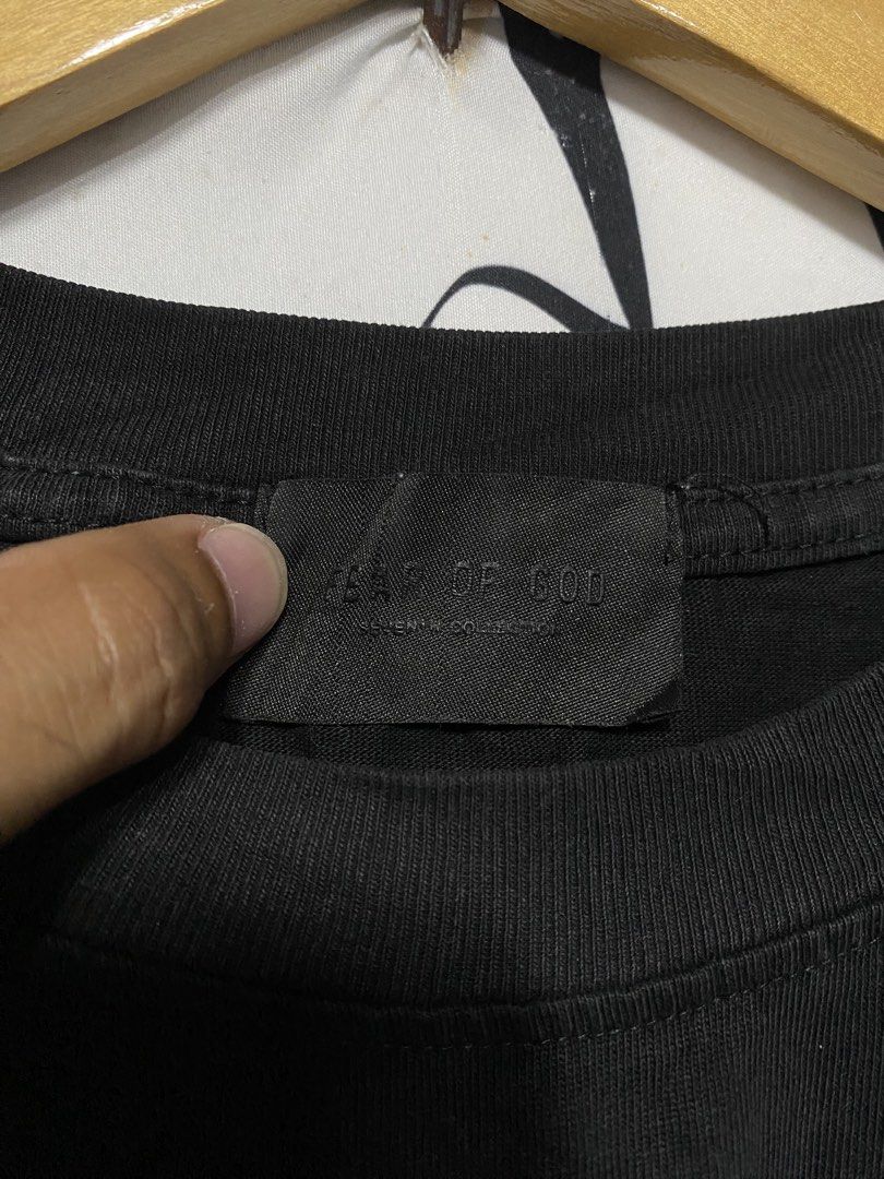 Essentials (Category: Tshirts & Polo Shirts ) located in Tabaco. Submitted by goodyshit.9 (Listing ID 1460187420, Image 3). Description: essentials excellent condition color rate 9.8/10 no issue 25/29 .