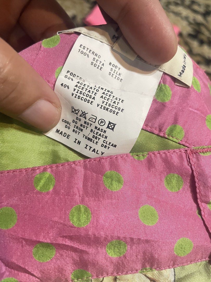 Etro vintage skirt (Category: Skirts) located in Davao. Submitted by mj_designervintagecurator (Listing ID 1460235200, Image 3). Description: 📌in good condition 📌waist 30- hips 38- length 22 inches.