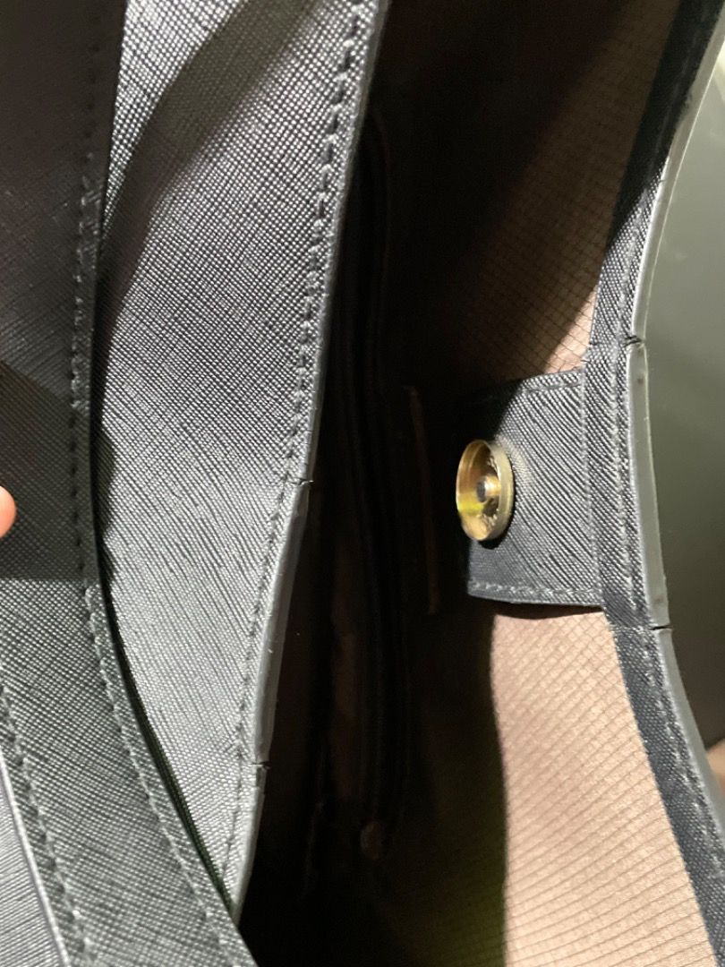 eve & adam hobo bag (Category: Shoulder Bags) located in Mandaluyong City. Submitted by nixhietiar97715 (Listing ID 1460291932, Image 3). Description: - Bought around April 2026 for ₽1,264, selling it for ₽800 - 12” x 5.5” x 11” - 1 zipper pocket, 4 slip pockets - Can wear it as a shoulder bag or sling bag.