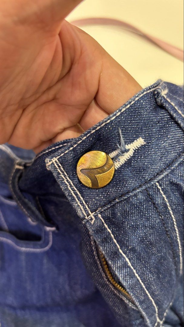 Evisu dragon embroided (Category: Jeans) located in Manila. Submitted by swampysouth (Listing ID 1460172000, Image 2). Description: faded back tag only.