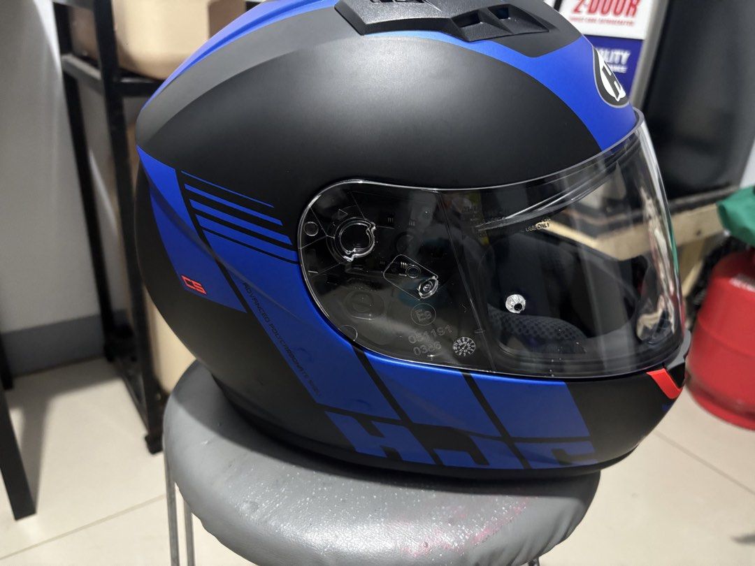Evo Motorcycle Helmet (Category: Helmets and other Riding Gears) located in Manila. Submitted by haponbella (Listing ID 1460222275, Image 2). Description: - Black Evo full face helmet - Clear visor included - Minor scuffs on the shell - Ready for your next adventure.
