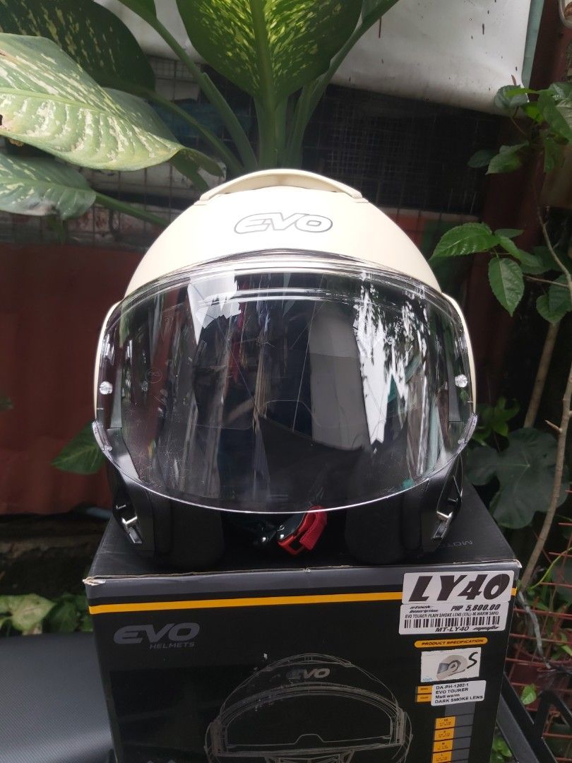 EVO Tourer Modular Helmet (Category: Helmets and other Riding Gears) located in Manila. Submitted by briandg1001 (Listing ID 1460244095, Image 2). Description: complete with box, extra lens and dust bag. used it a few times.
