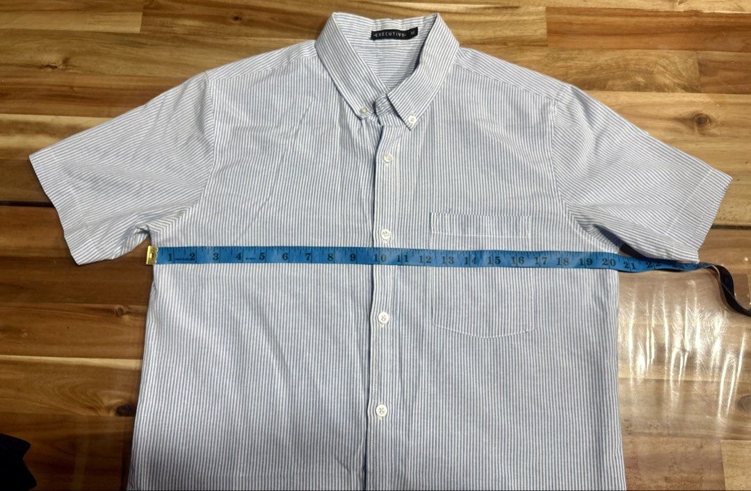 Executive Men’s Striped Short-Sleeve Polo Shirt-Medium (Category: Tshirts & Polo Shirts ) located in Manila. Submitted by cutesybysdc (Listing ID 1460132261, Image 3). Description: EXECUTIVE MEN’S STRIPED SHORT-SLEEVE POLO SHIRT – MEDIUM Classic and easy-to-wear light blue & white striped button-down shirt. Perfect for casual, smart-casual, or office wear. Brand: Executive Size: Medium (M) Color: Light Blue & White Short sleeves Button-down colla