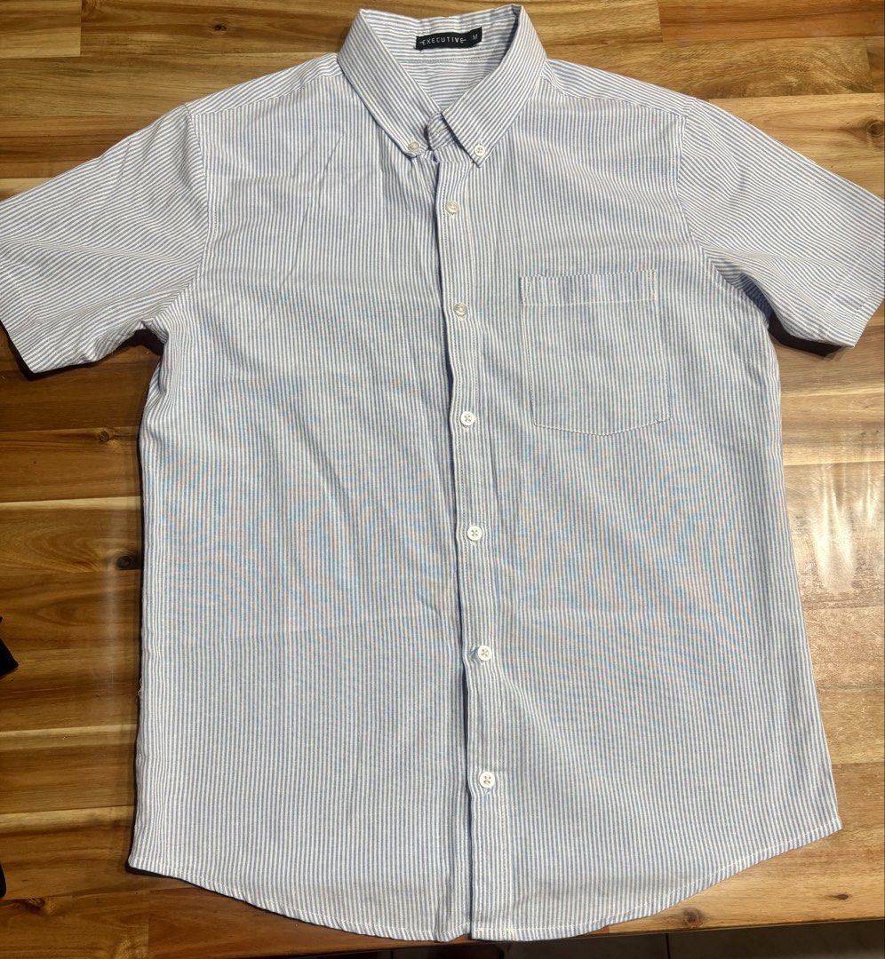 Executive Men’s Striped Short-Sleeve Polo Shirt-Medium (Category: Tshirts & Polo Shirts ) located in Manila. Submitted by cutesybysdc (Listing ID 1460132261, Image 1). Description: EXECUTIVE MEN’S STRIPED SHORT-SLEEVE POLO SHIRT – MEDIUM Classic and easy-to-wear light blue & white striped button-down shirt. Perfect for casual, smart-casual, or office wear. Brand: Executive Size: Medium (M) Color: Light Blue & White Short sleeves Button-down colla