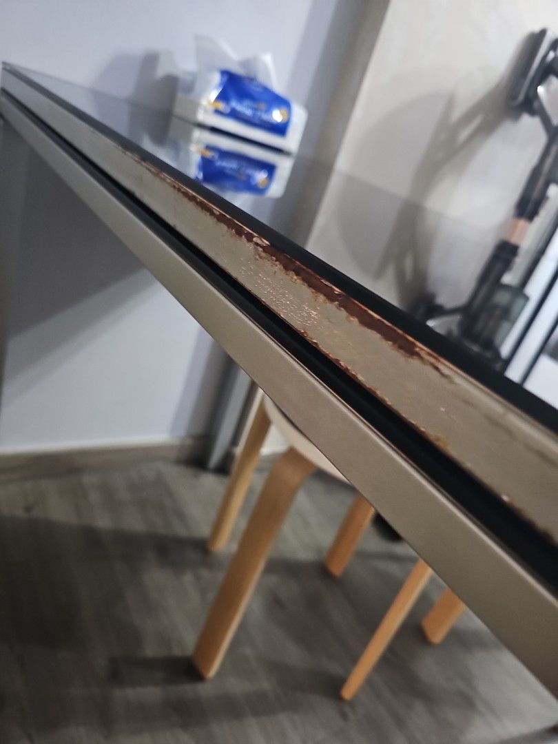 Cheap Extendable table (Category: Tables & Sets) located in Singapore. Submitted by lelongster (Listing ID 1460105699, Image 3). Description: selling dinning table that is able to extend 110.5 x 55 x 75 extend dimension 110.5 x 107 x 75 cosmetic defects. self pick up.