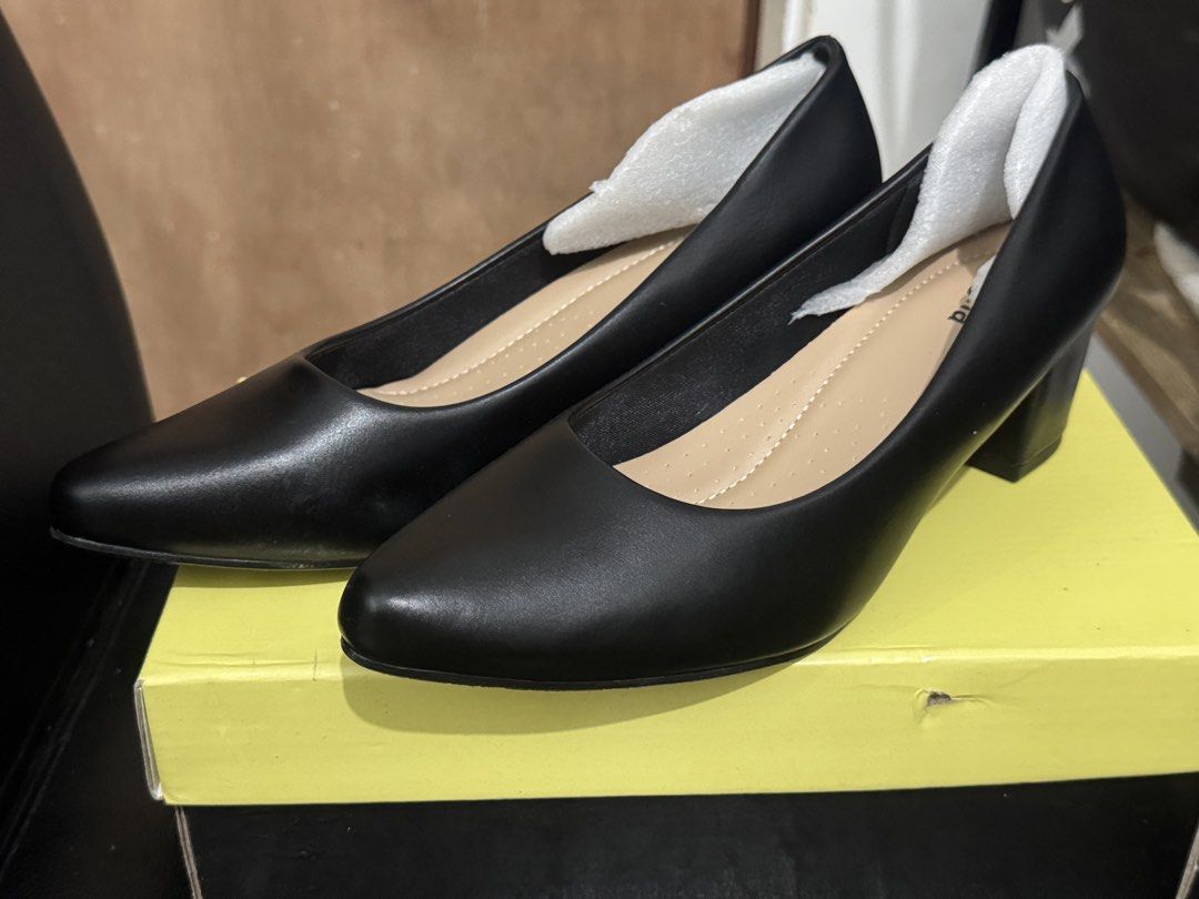 Figlia Black Shoes Heels (Category: Flats & Sandals) located in Paranaque City. Submitted by angelakahanap (Listing ID 1460237725, Image 2). Description: Size 40 women. RFS: does not fit me This is brand new and never been used.