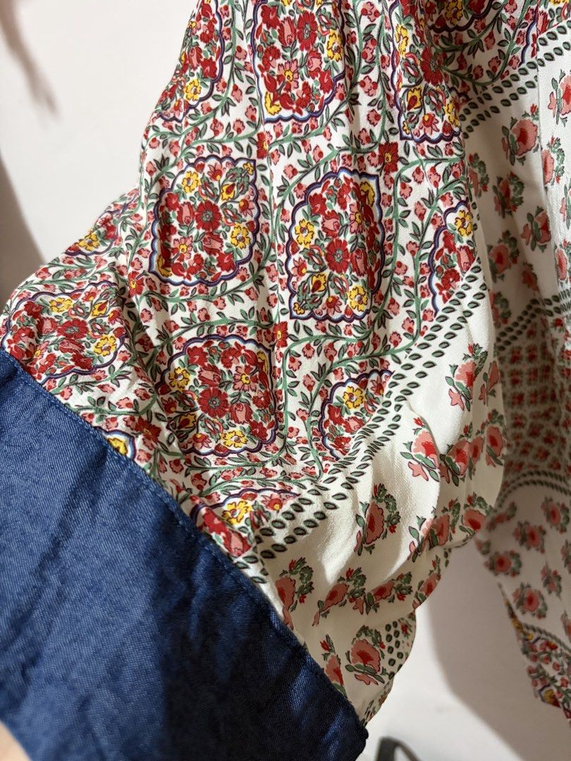 FREE SF Floral Kimono (Category: Coats, Jackets and Outerwear) located in Tayug. Submitted by deklutter_ (Listing ID 1460074333, Image 2). Description: Brand new, no more tags GANDA irl and comfy Unused (supposed to be worn to a theme party) Free size Fabric is cotton, with chambray accent ‼️LP posted. Can only discount on sf.