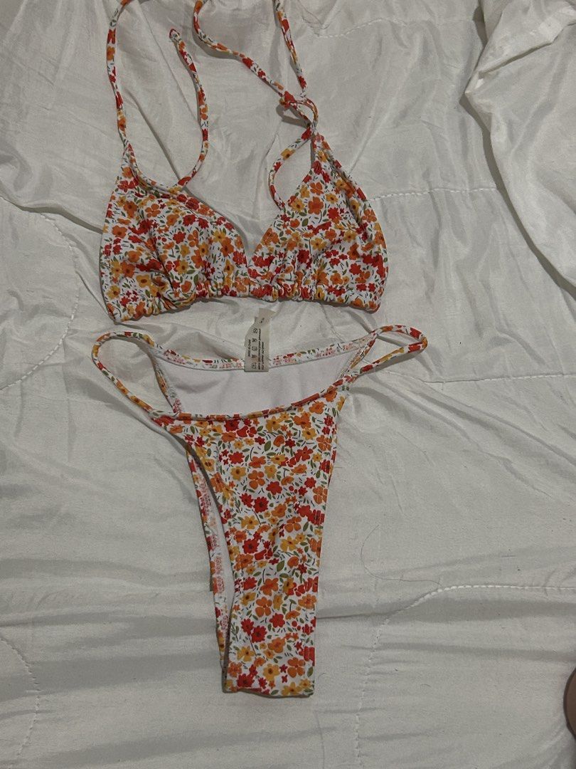 Floral Print Bikini Set (Category: Bikinis & Swimsuits) located in San Mateo. Submitted by _llyy (Listing ID 1460118685, Image 2). Description: size xs-s.
