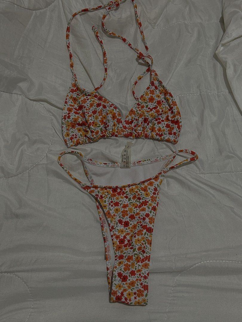 Floral Print Bikini Set (Category: Bikinis & Swimsuits) located in San Mateo. Submitted by _llyy (Listing ID 1460118685, Image 1). Description: size xs-s.