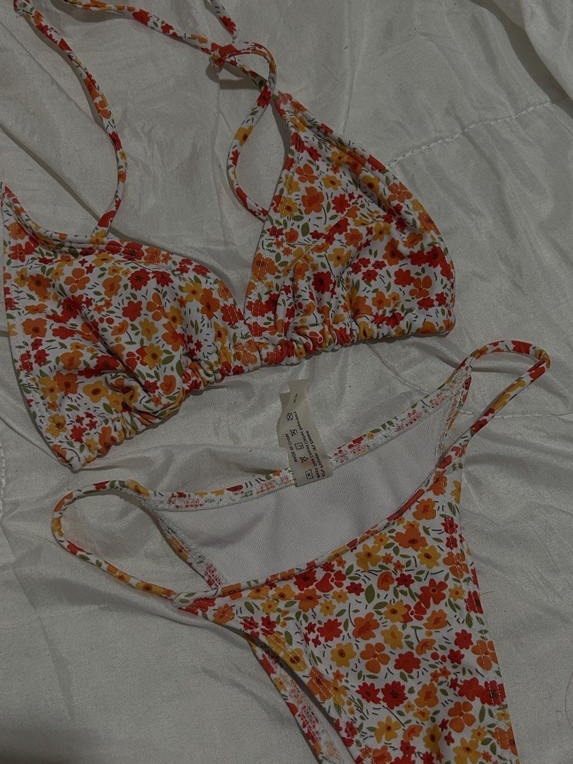 Floral Print Bikini Set (Category: Bikinis & Swimsuits) located in San Mateo. Submitted by _llyy (Listing ID 1460118685, Image 3). Description: size xs-s.