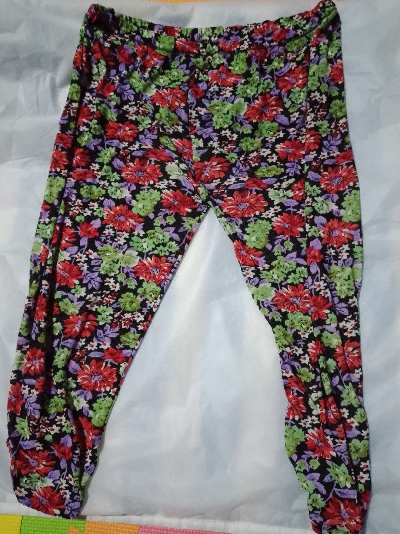 Floral Print Pants (Category: Other Bottoms) located in Batangas. Submitted by sheenx.09 (Listing ID 1460124446, Image 1). Description: - size 28 - s to m - Comfy pants with a black base 😉 - Vibrant floral print featuring red, green, and purple flowers ☺️ - Elastic waistband for a relaxed fit 🥰 - Ideal for lounging or casual wear - Easy to pair with a simple top ♥️.