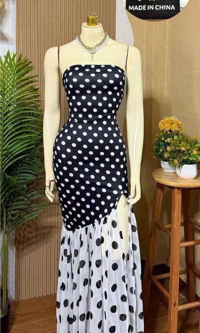 For rent * Retro Chic Polka dots outfit Small (Category: Evening dresses & gowns) located in Cavite. Submitted by wishie_collects (Listing ID 1460176476, Image 3). Description: For rent only Never been used Here is a simple description of the dress: * Style: A strapless, sweetheart-neckline mermaid gown featuring a striking contrast of black-and-white polka dots. * Design Details: The bodice is fitted snugly in a classic black fabric with white p