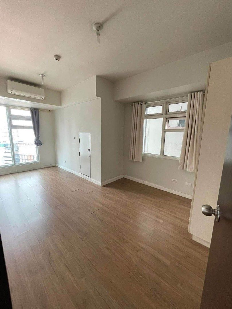 FOR RENT: Kroma Tower 2 Bedroom (Category: Apartments & Condos) located in Makati City. Submitted by therentalzone (Listing ID 1460169419, Image 1). Description: FOR RENT – Kroma Tower, Makati City Address: Dela Rosa Access Rd 3, Legazpi Village, Makati City Unit Details: • 90 sqm • 2 Bedrooms • Semi-Furnished • 15th Floor • Pet Friendly • No Parking 📄 Lease Terms: • 1-Year Contract • 2 Months Deposit + 1 Month Advance ₱60,000/month Message for 