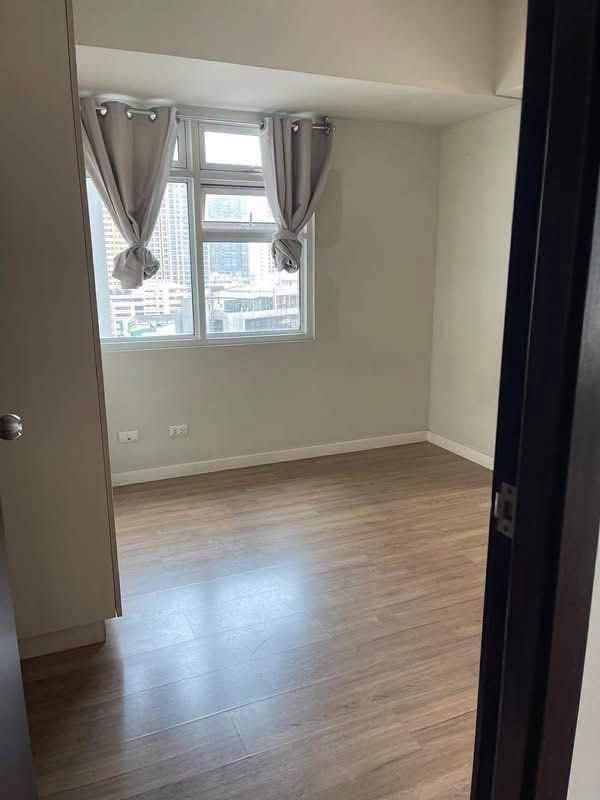 FOR RENT: Kroma Tower 2 Bedroom (Category: Apartments & Condos) located in Makati City. Submitted by therentalzone (Listing ID 1460169419, Image 3). Description: FOR RENT – Kroma Tower, Makati City Address: Dela Rosa Access Rd 3, Legazpi Village, Makati City Unit Details: • 90 sqm • 2 Bedrooms • Semi-Furnished • 15th Floor • Pet Friendly • No Parking 📄 Lease Terms: • 1-Year Contract • 2 Months Deposit + 1 Month Advance ₱60,000/month Message for 