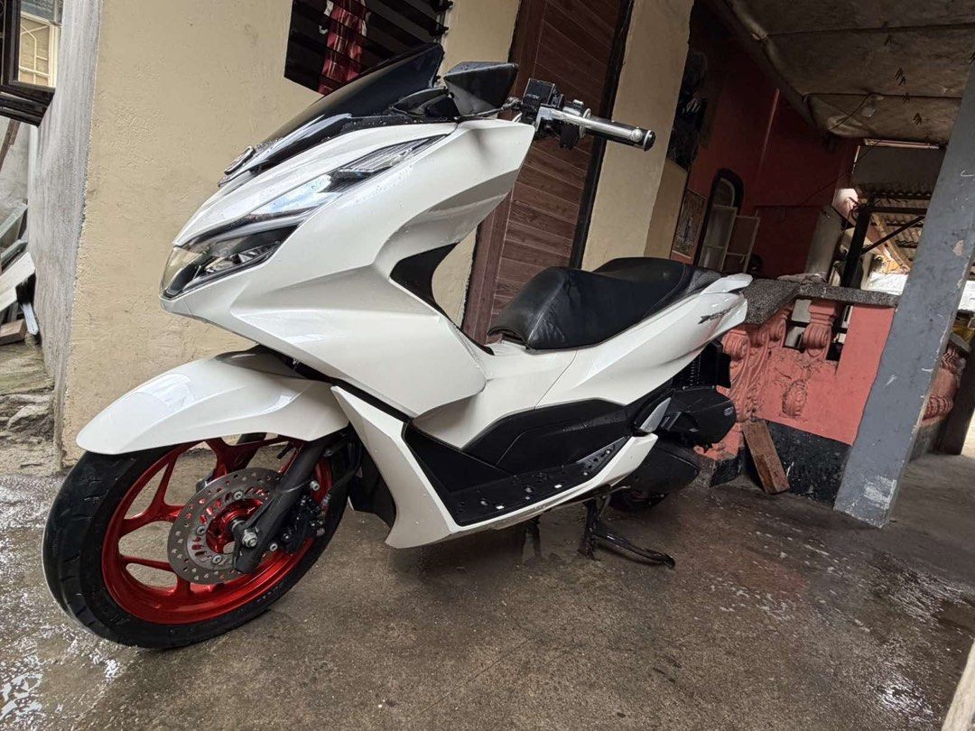 For sale PCX 160 CBS 2023! (Category: Motorbikes for Sale) located in Guagua. Submitted by philip099 (Listing ID 1460242921, Image 2). Description: Registered until August 2027 New tires Honest issue Panel Gauge..