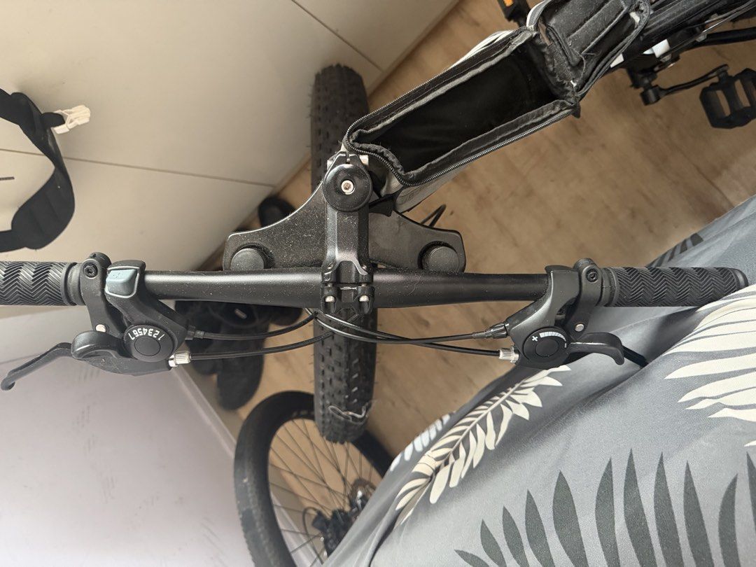 FOREKNOW (Category: Bicycles) located in Singapore. Submitted by z9xcloudy (Listing ID 1460198557, Image 3). Description: 26” Branded Foreknow Fat Bike 21 Speed gear Full suspension mountain bike bicycle.