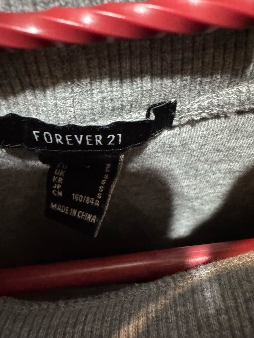 Forever 21 Grey Cropped Mock Neck Sweatshirt (Size S) (Category: Coats, Jackets and Outerwear) located in Quezon City. Submitted by anne.declutter (Listing ID 1460168249, Image 2). Description: Forever 21 Grey Cropped Mock Neck Sweatshirt (Size S) Thick material RFS - decluttering MOP - GCash (payment first) Shipping fee shouldered by buyer Location - Quezon City.