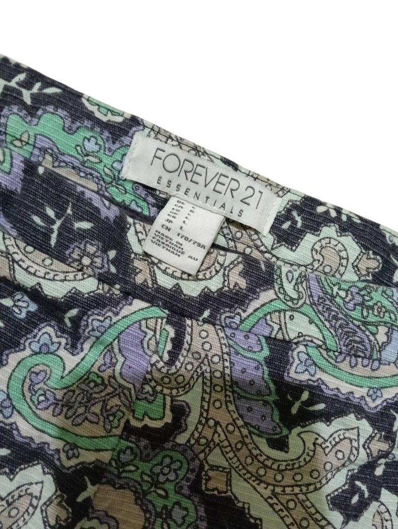 Forever 21 Paisley Shorts (Category: Shorts) located in Manila. Submitted by rarefindsgallery (Listing ID 1460302620, Image 2). Description: F21 Paisley Shorts Size: Large Fits waist 30-32".
