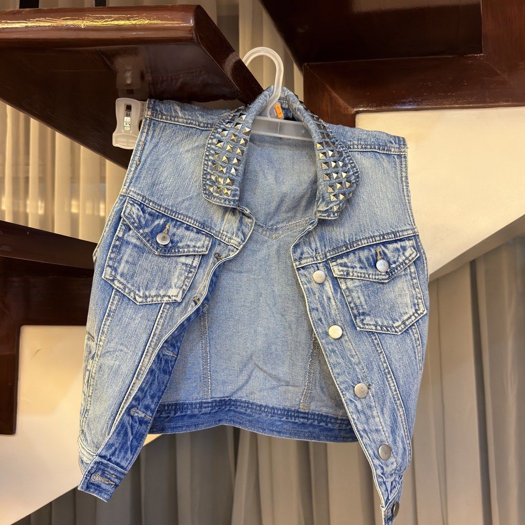 Forever 21 Studded Vest (Category: Coats, Jackets and Outerwear) located in Cebu City. Submitted by shopjillscloset (Listing ID 1460261507, Image 1). Description: - No flaws, never worn .