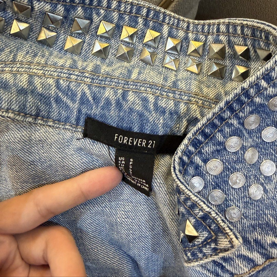 Forever 21 Studded Vest (Category: Coats, Jackets and Outerwear) located in Cebu City. Submitted by shopjillscloset (Listing ID 1460261507, Image 3). Description: - No flaws, never worn .