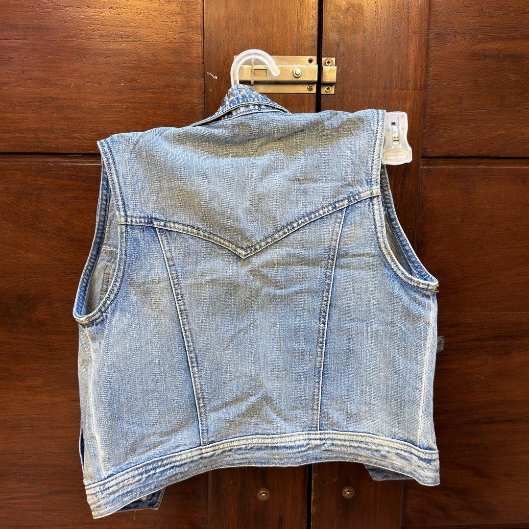 Forever 21 Studded Vest (Category: Coats, Jackets and Outerwear) located in Cebu City. Submitted by shopjillscloset (Listing ID 1460261507, Image 2). Description: - No flaws, never worn .