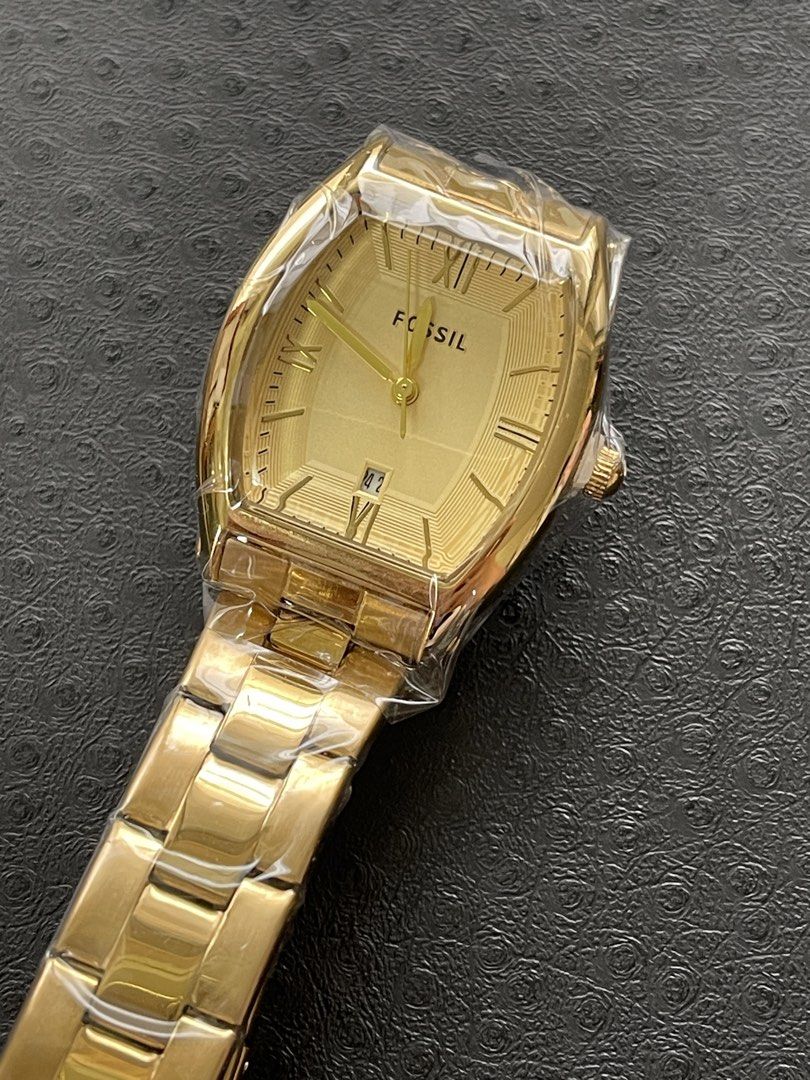 Fossil Gold Tone Rectangular Watch with Date Window (Category: Women's Watches) located in Manila. Submitted by lalacalica (Listing ID 1460304194, Image 3). Description: FOR SALE‼️✨ ⌚ FOSSIL GOLD-TONE RECTANGULAR WATCH JAPAN ORIGINAL 🇯🇵 ✨ Details: • Gold-tone Fossil watch • Elegant rectangular face with Roman numerals • Date window • Protective plastic still attached • Perfect for both casual & formal wear • 28mm*25mm 📦 1 PC AVAILABLE ONLY‼️ �