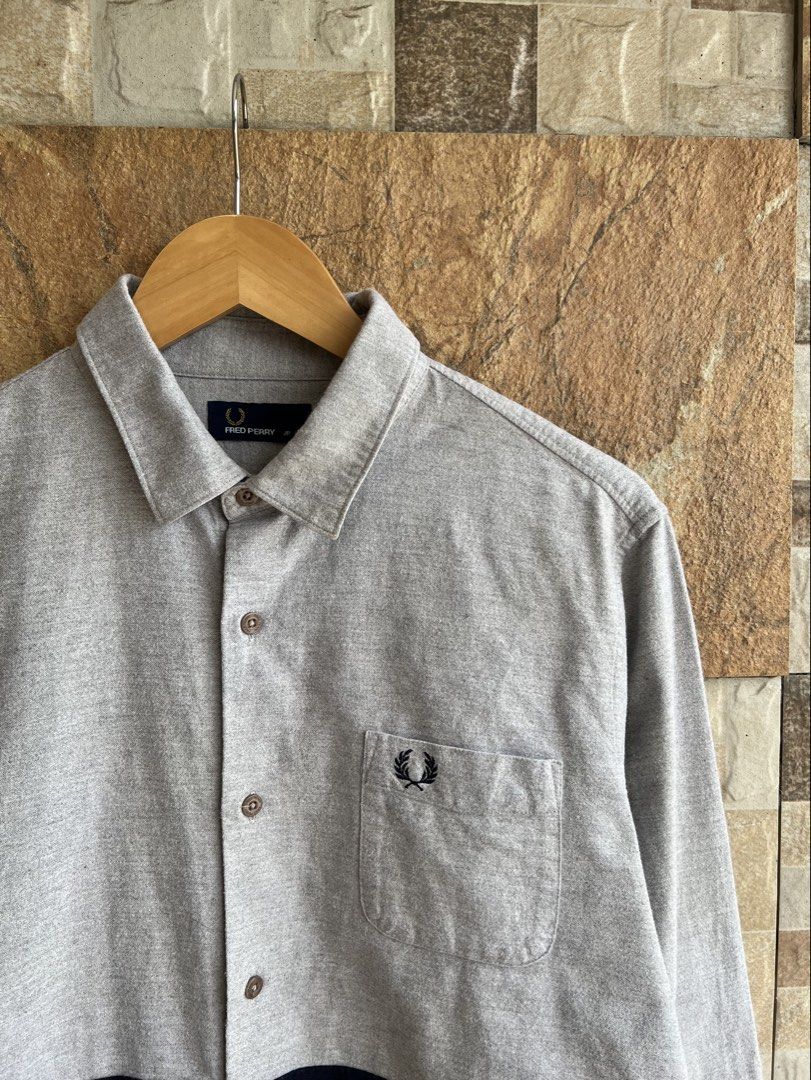 FREDPERRY -EMBROIDERED LOGO DESIGN BUTTON DOWN LONGSLEEVES (Category: Formal Shirts) located in Bacolod City. Submitted by timelessbyjosh (Listing ID 1460238932, Image 2). Description: BEST FOR CASUAL & FORMAL OUTFITS SIZE : LARGE ACTUAL COLOR : COLOR RATE : CONDITION : MATERIAL : MADE IN : FLAWS : NONE DIMENSIONS LENGTH - 27. 5 ( FRONT ) & 29 ( BACK ) WIDTH ( ARMPIT TO ARMPIT ) - 21. 5 SHOULDER TO SHOULDER - 19. 5 SLEEVE LENGTH ( ARMPIT TO WRIST